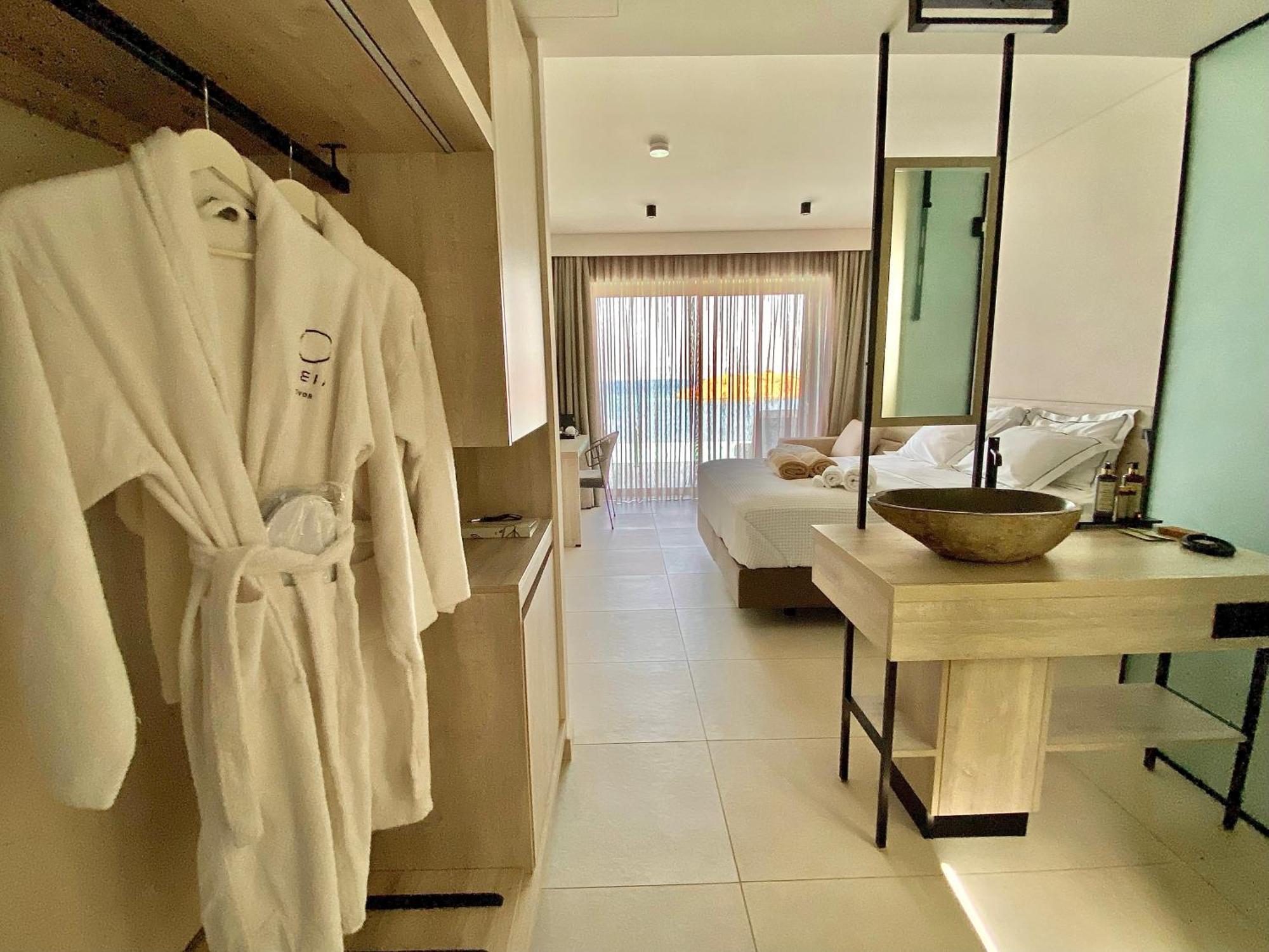 Eleia Seafront Rooms & Villas Pétra Extérieur photo