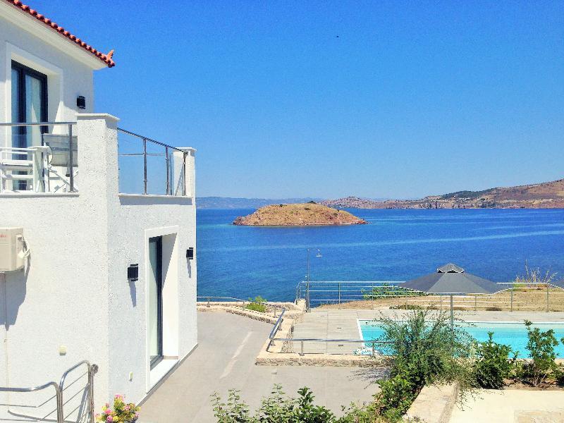 Eleia Seafront Rooms & Villas Pétra Extérieur photo